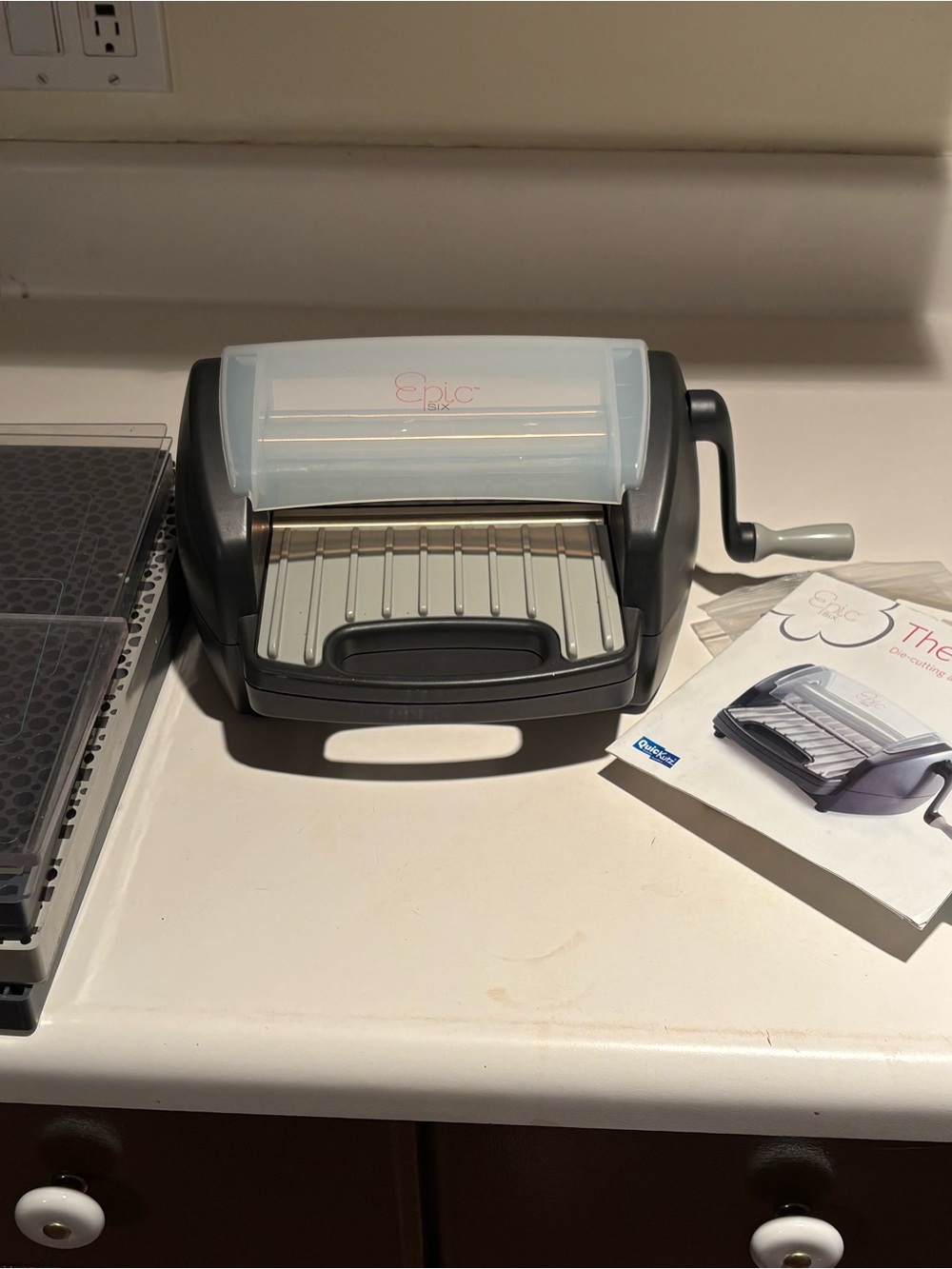 Sizzix Epic Manual Die Cutting Machine in Light Blue and Dark Gray